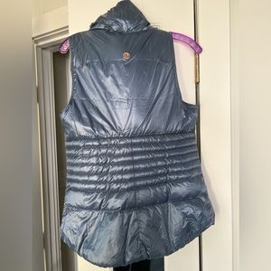 Lululemon fluffin awesome puffer vest blue denim size 8